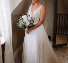 Load image into Gallery viewer, Real_Touch_Bride_Bouquet