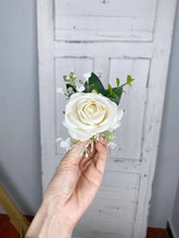 Load image into Gallery viewer, Boutonniere in Natural White
