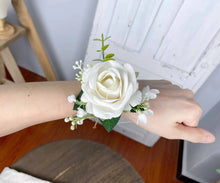 Load image into Gallery viewer, Wrist Corsage in Natural White
